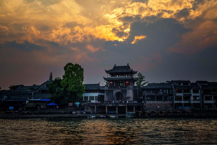 萤火突击落日码头勋章怎么获取-落日码头勋章获取方式一览