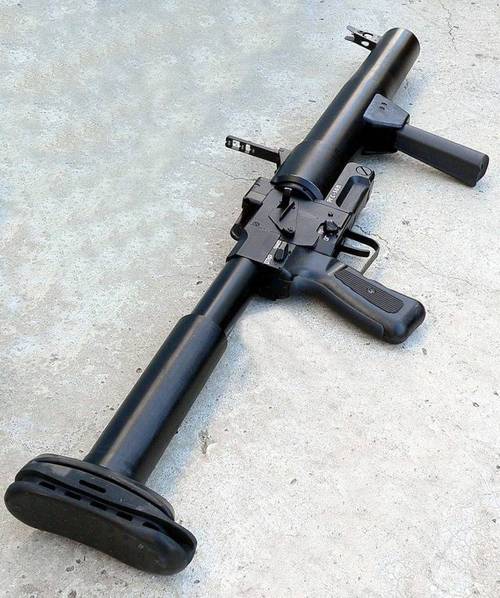 米线的救世主主武器榴弹枪那副武器是什么??