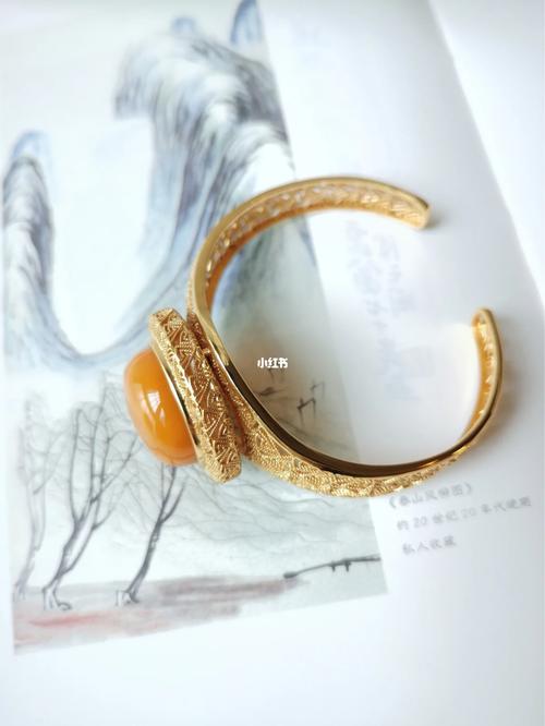 女人戴蜜蜡黄金银手镯好吗