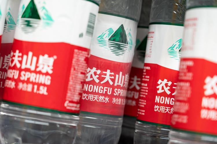 农夫山泉为什么能够火起来?