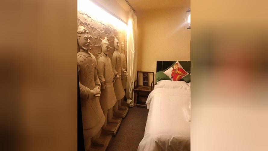 如果在外面,不选择住酒店,还有哪些地方可以安全过夜?