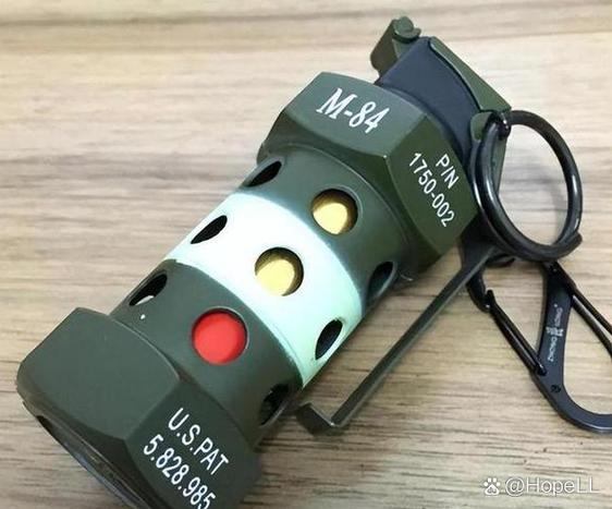 现实生活中闪光弹的伤害可以通过闭着眼睛转过身躲过去吗?
