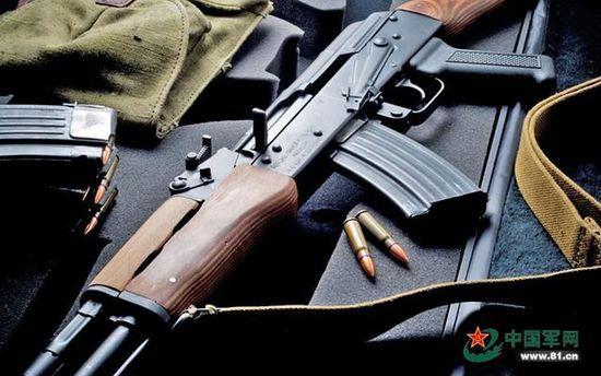 M14自动步枪和ak比那个好用