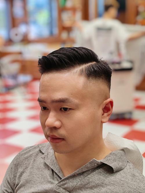 男士头发爱出油适合留什么发型