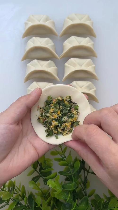 包饺子月牙形的方法
